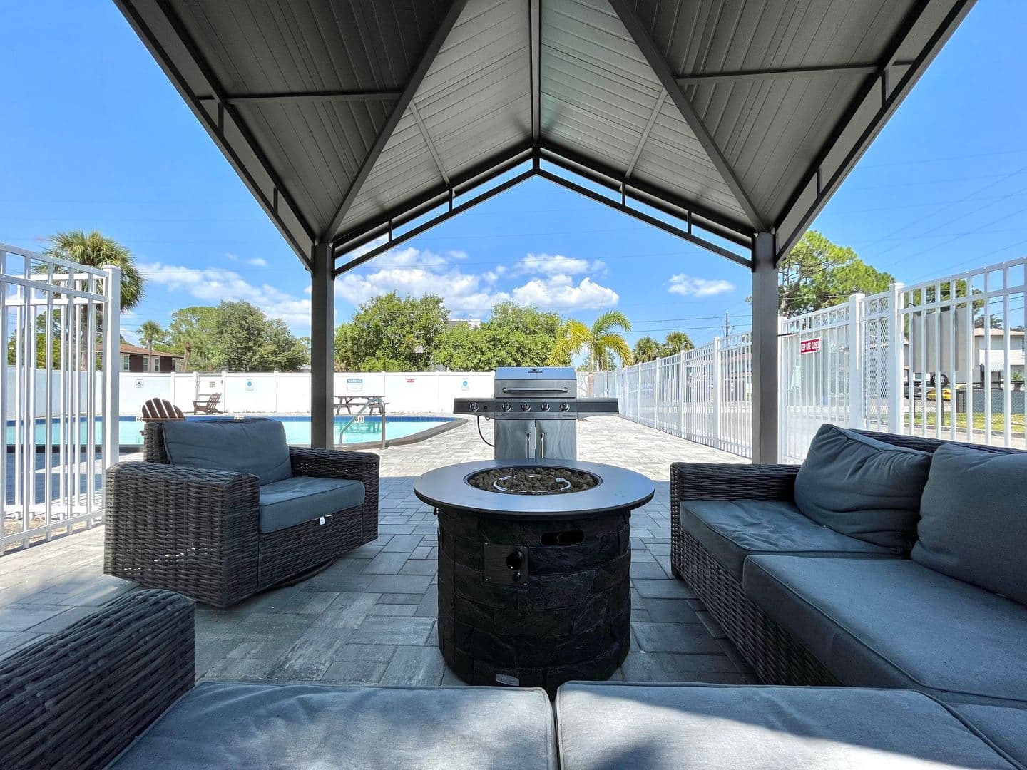 St. Petersburg Apartment: 600 76th Ave N