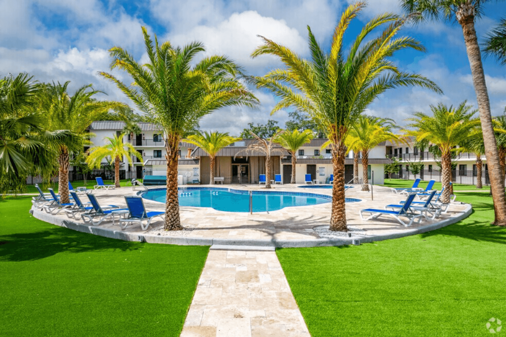 Clearwater Apartment: 2025 Rogers St