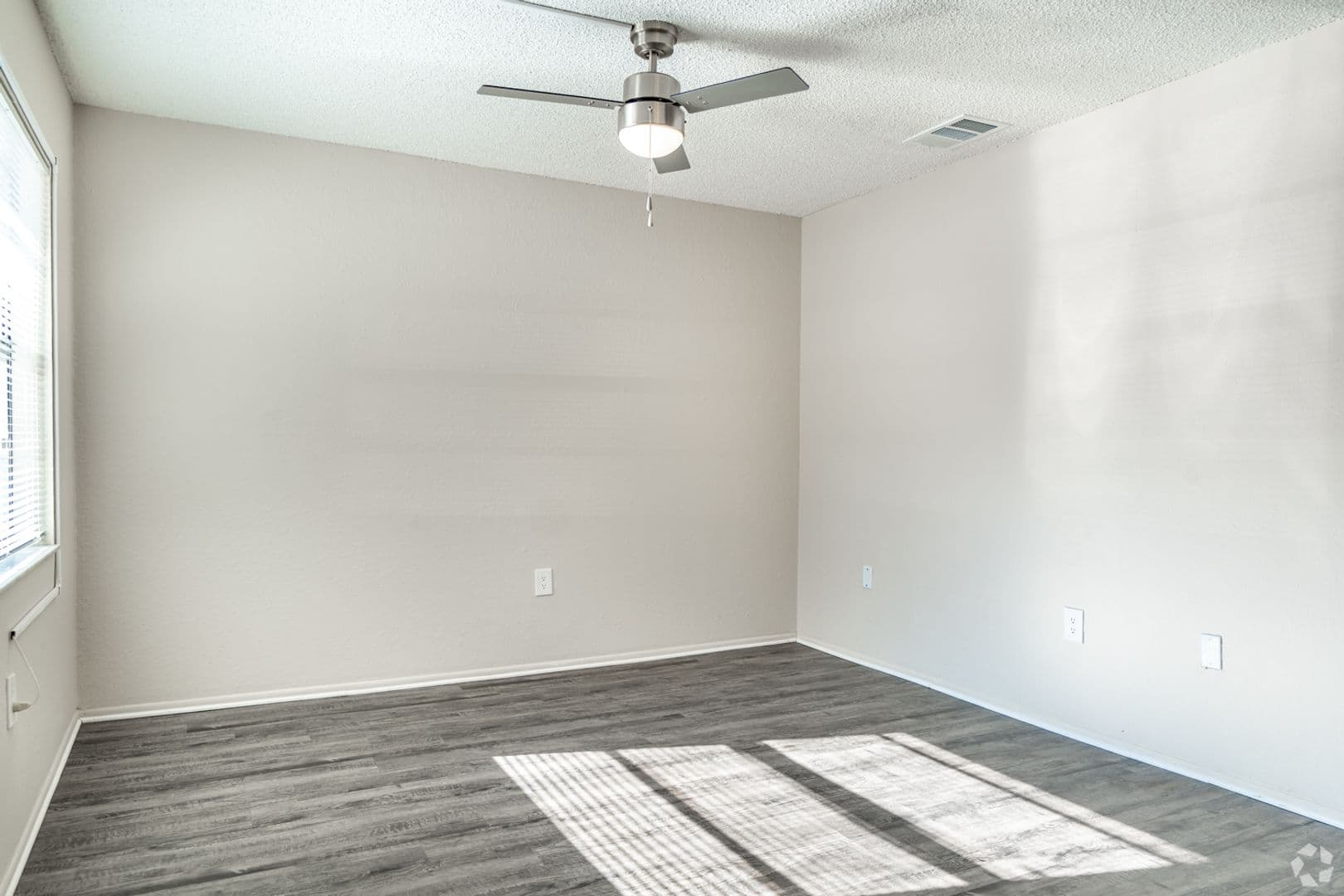Pinellas Park Apartment: 4071 76th Ave N