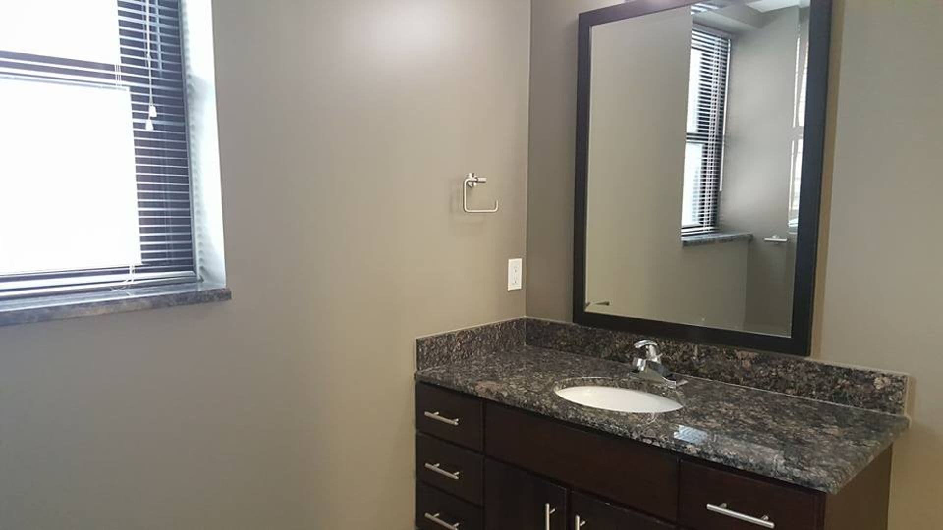 Flint Apartment: 607 E. Second Ave