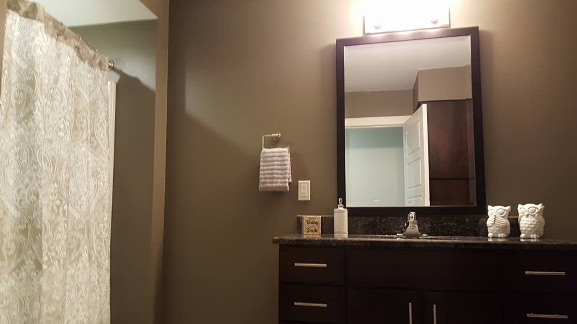 Flint Apartment: 607 E. Second Ave