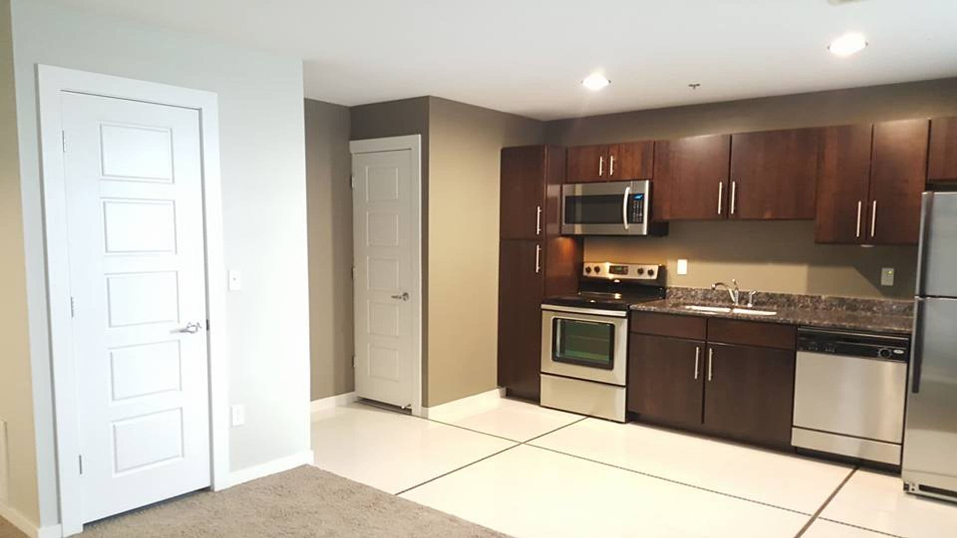 Flint Apartment: 607 E. Second Ave