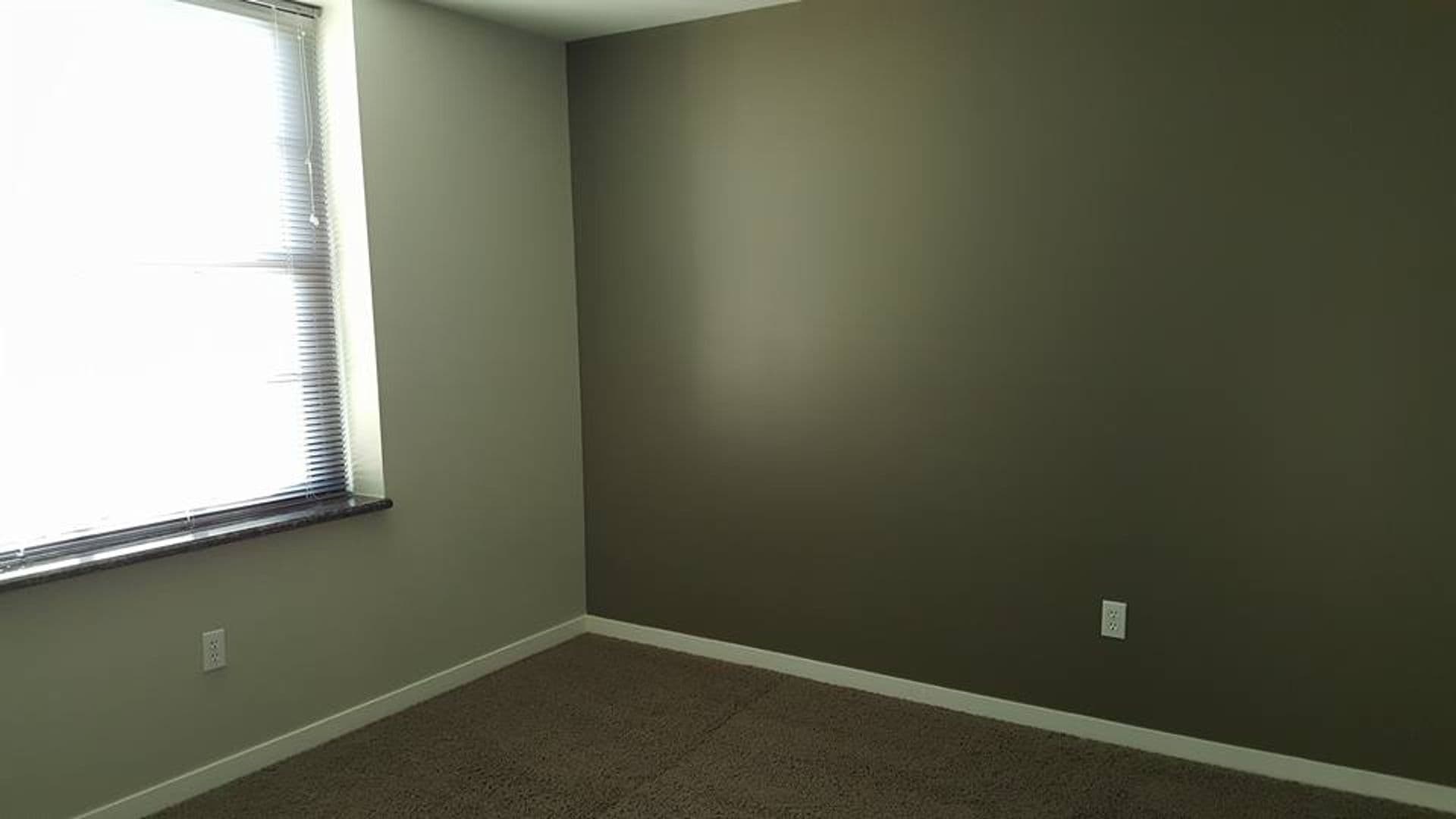 Flint Apartment: 607 E. Second Ave