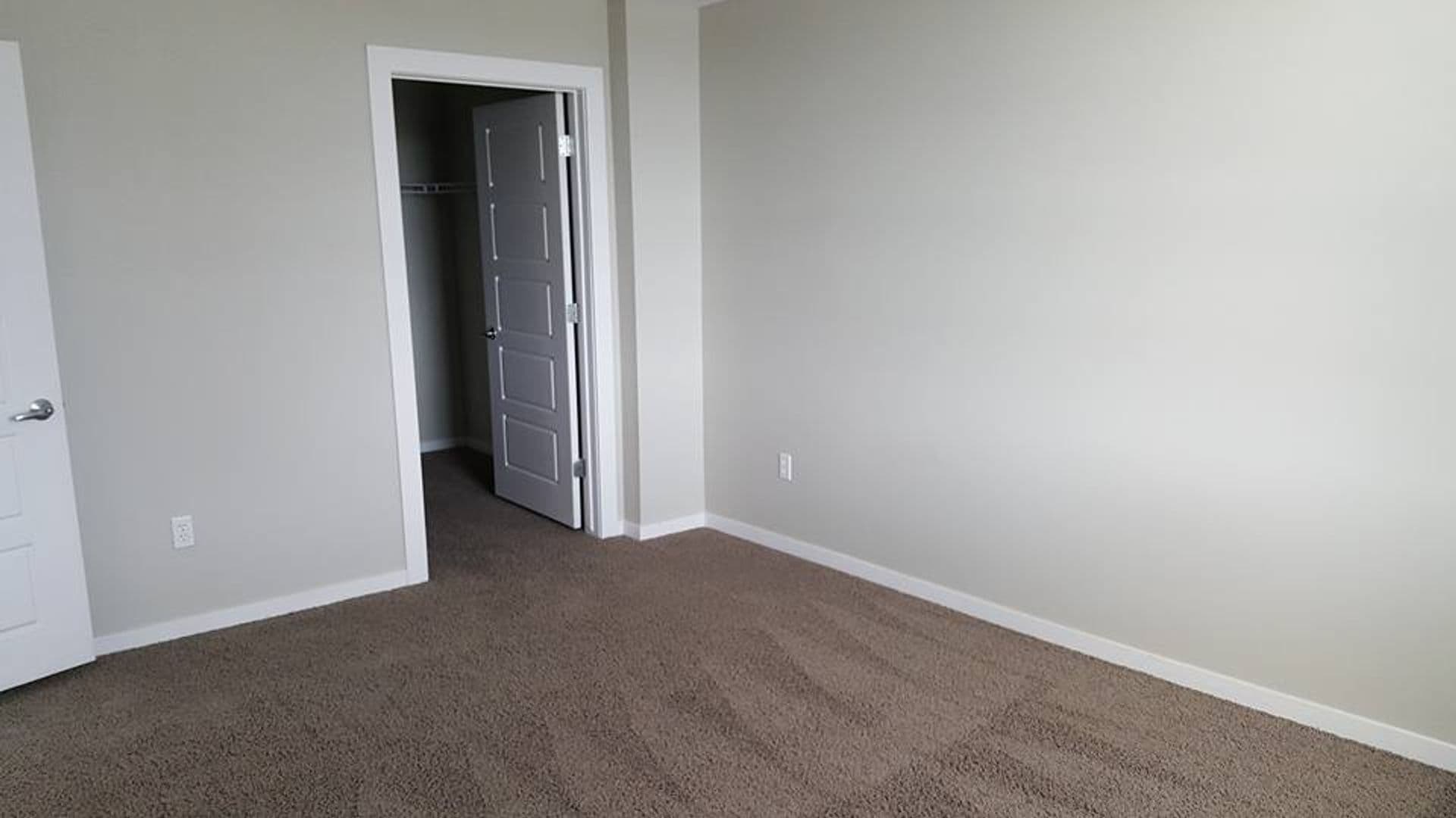 Flint Apartment: 607 E. Second Ave