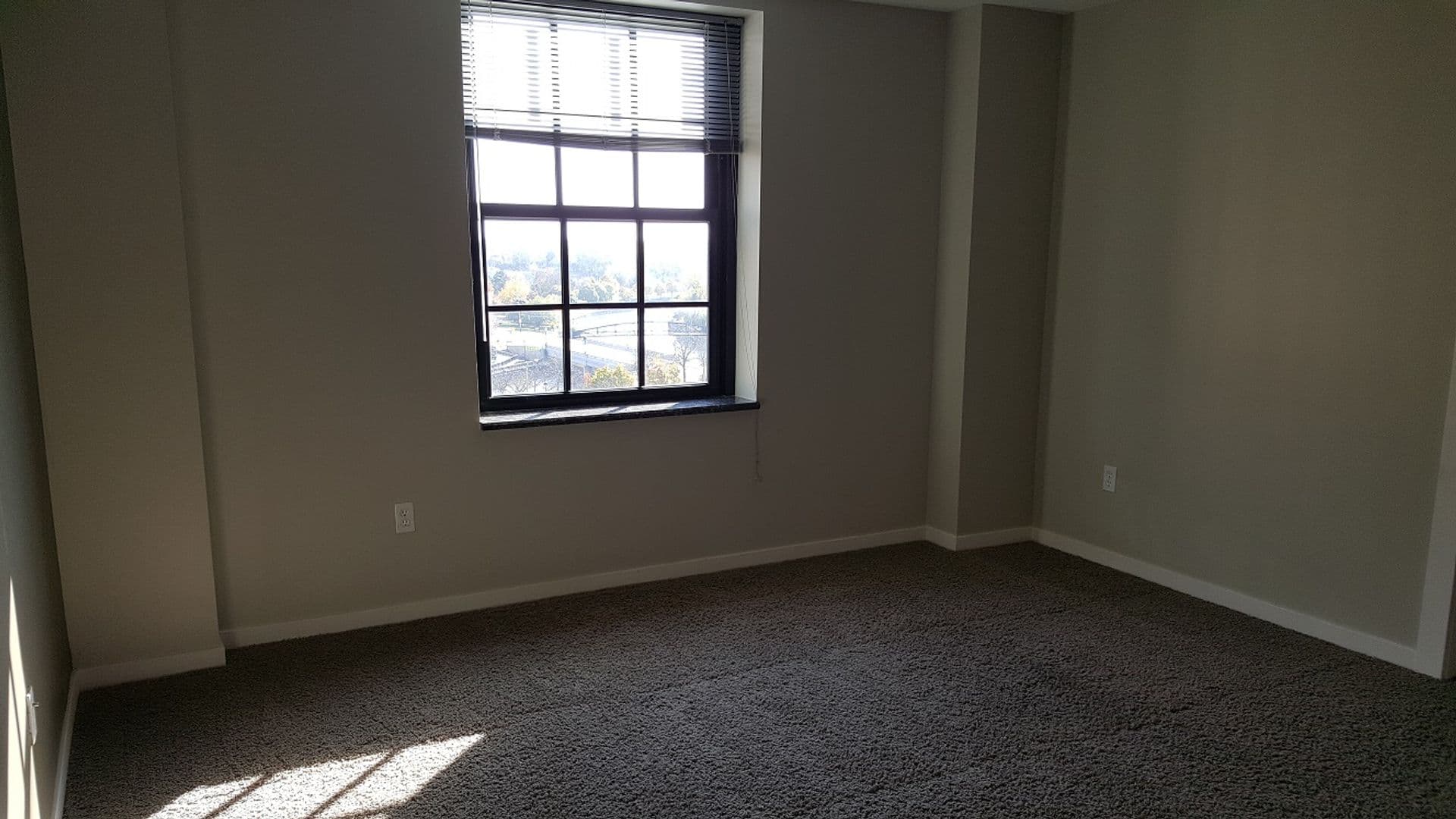 Flint Apartment: 607 E. Second Ave