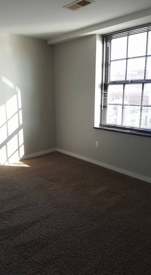 Flint Apartment: 607 E. Second Ave
