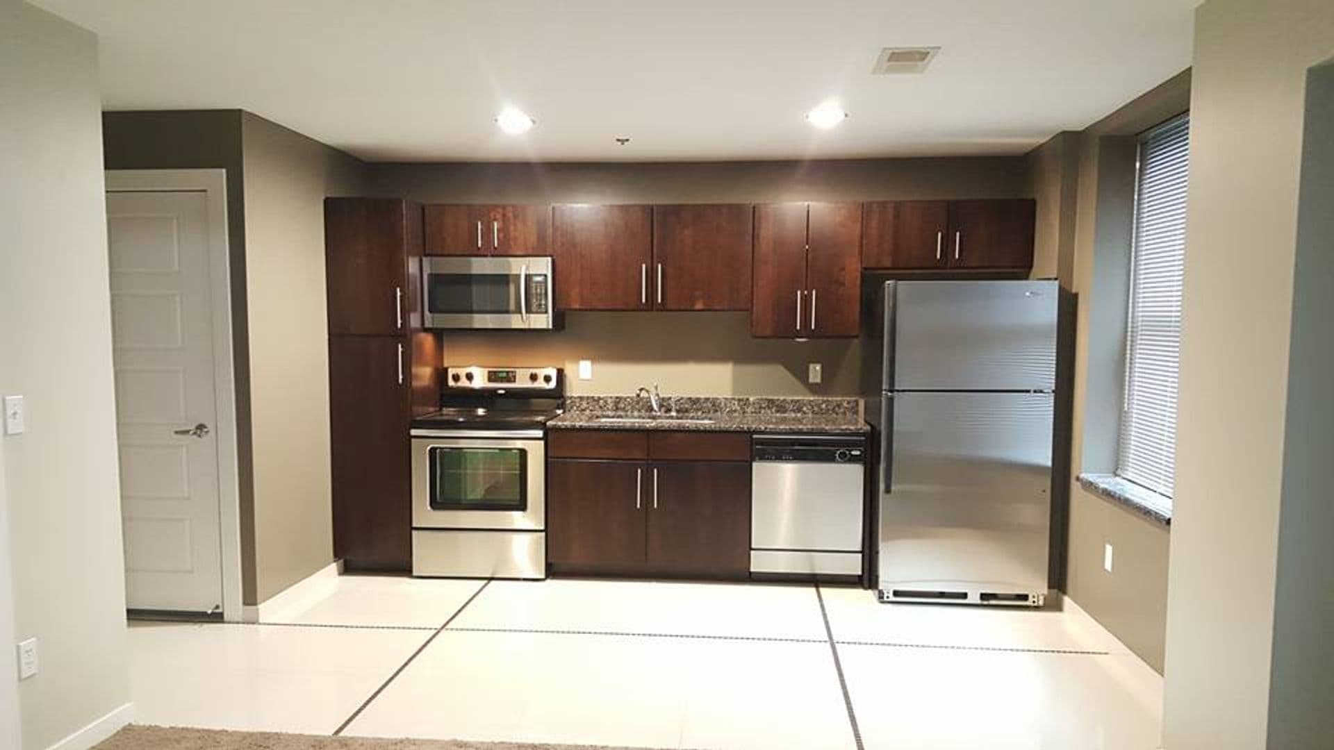 Flint Apartment: 607 E. Second Ave