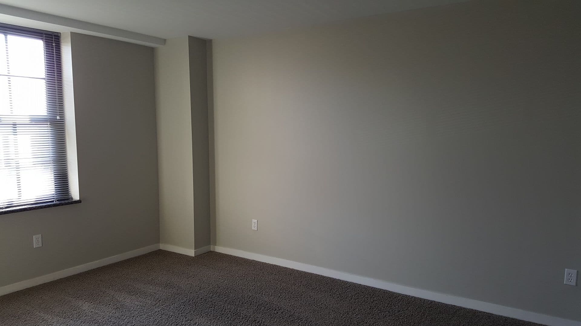 Flint Apartment: 607 E. Second Ave