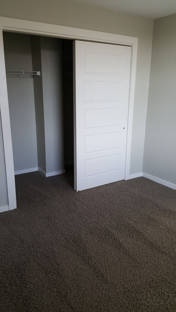 Flint Apartment: 607 E. Second Ave