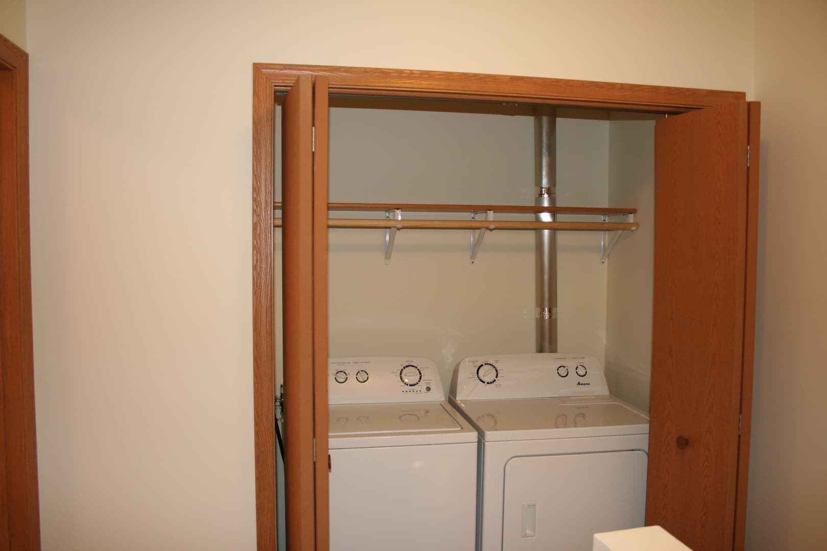 Marquette Apartment: 2747 Scenic Drive