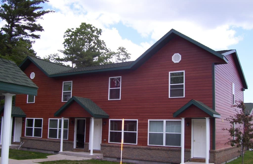 Marquette Apartment: 2802-2888 Cedarville Dr