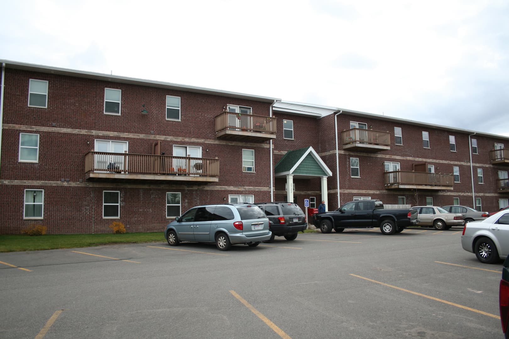 Marquette Apartment: 2722 Scenic Drive