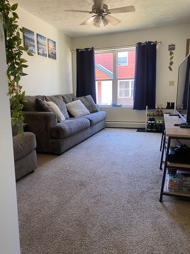 Marquette Apartment: 2802-2888 Cedarville Dr
