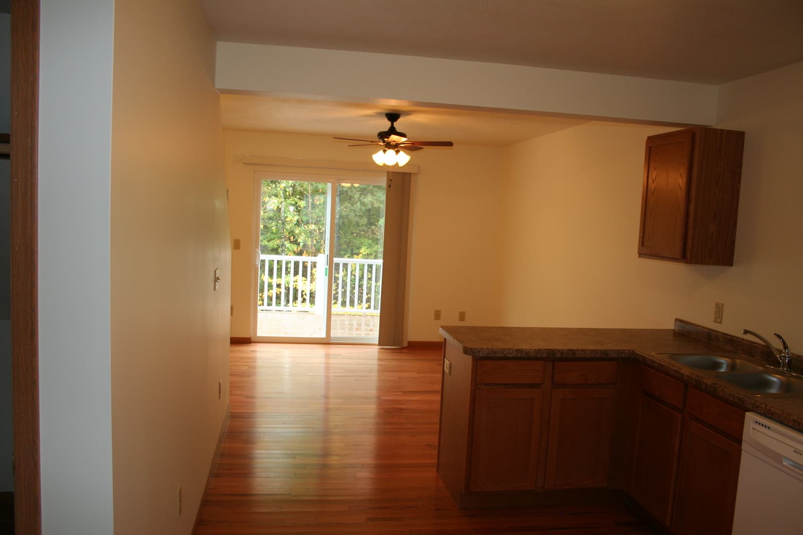 Marquette Apartment: 2747 Scenic Drive
