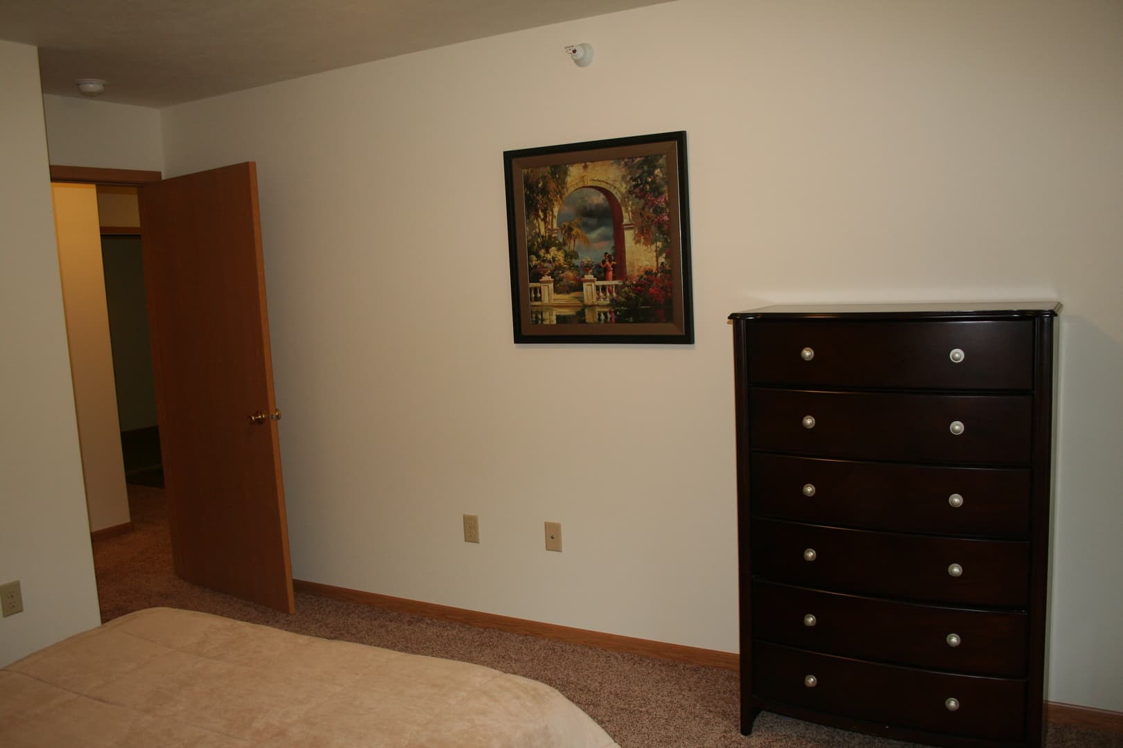 Marquette Apartment: 2732 Scenic Drive
