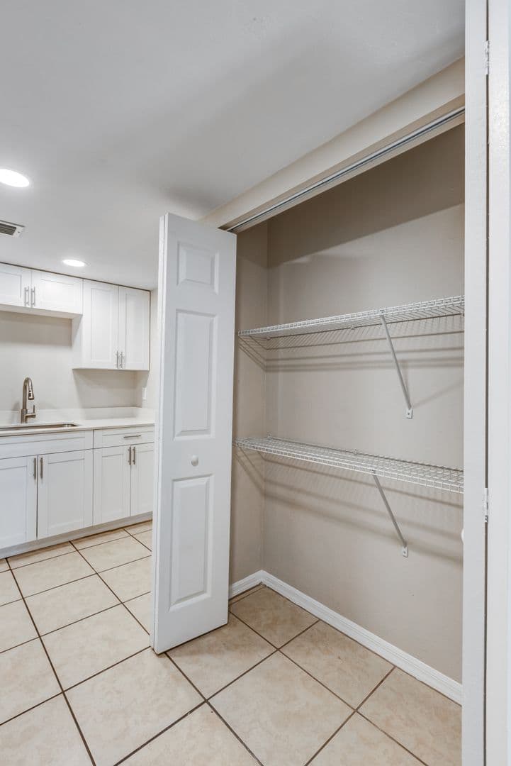 Naples Apartment: 5270 16th Pl SW