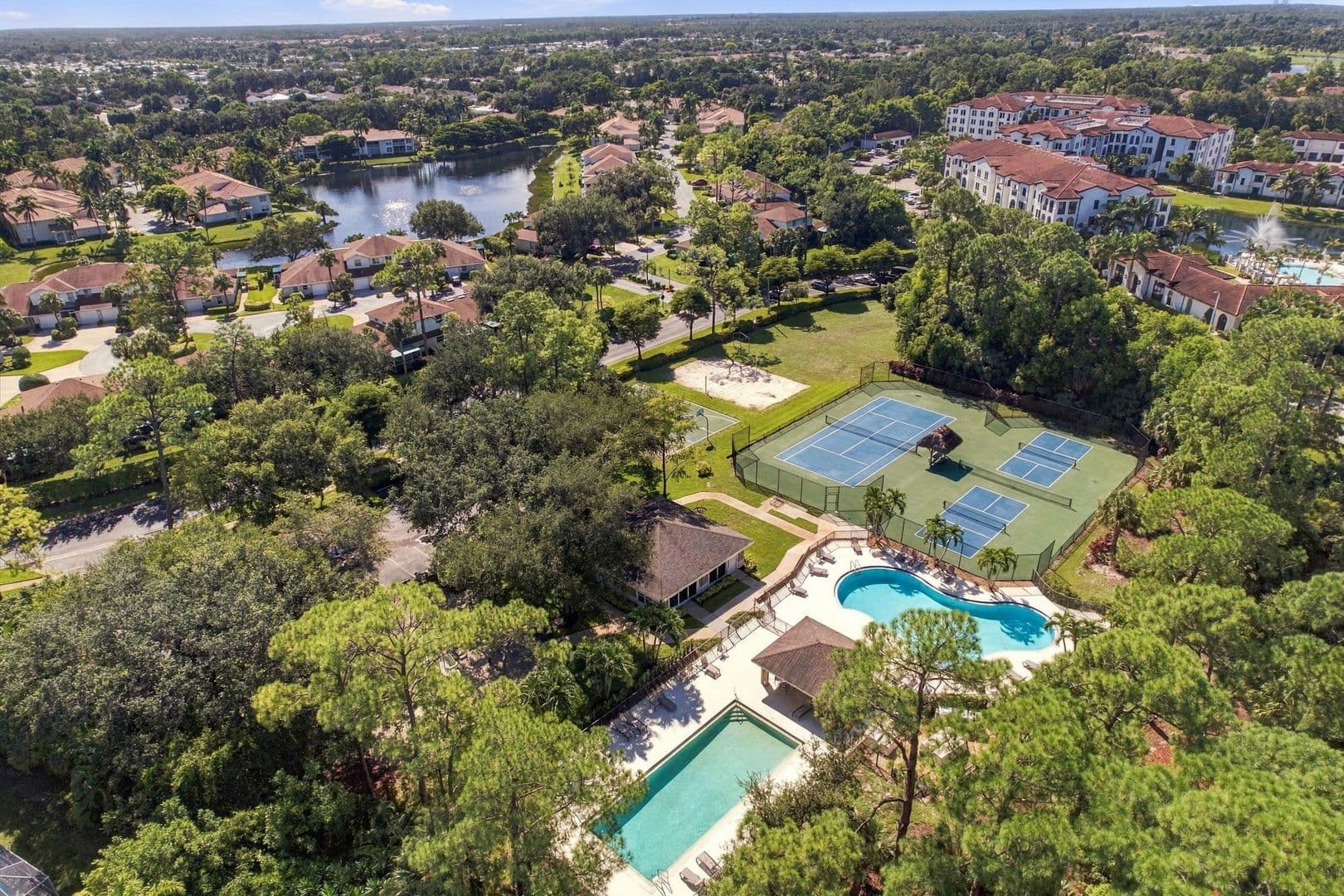 Naples Townhome: 367 Dover Place