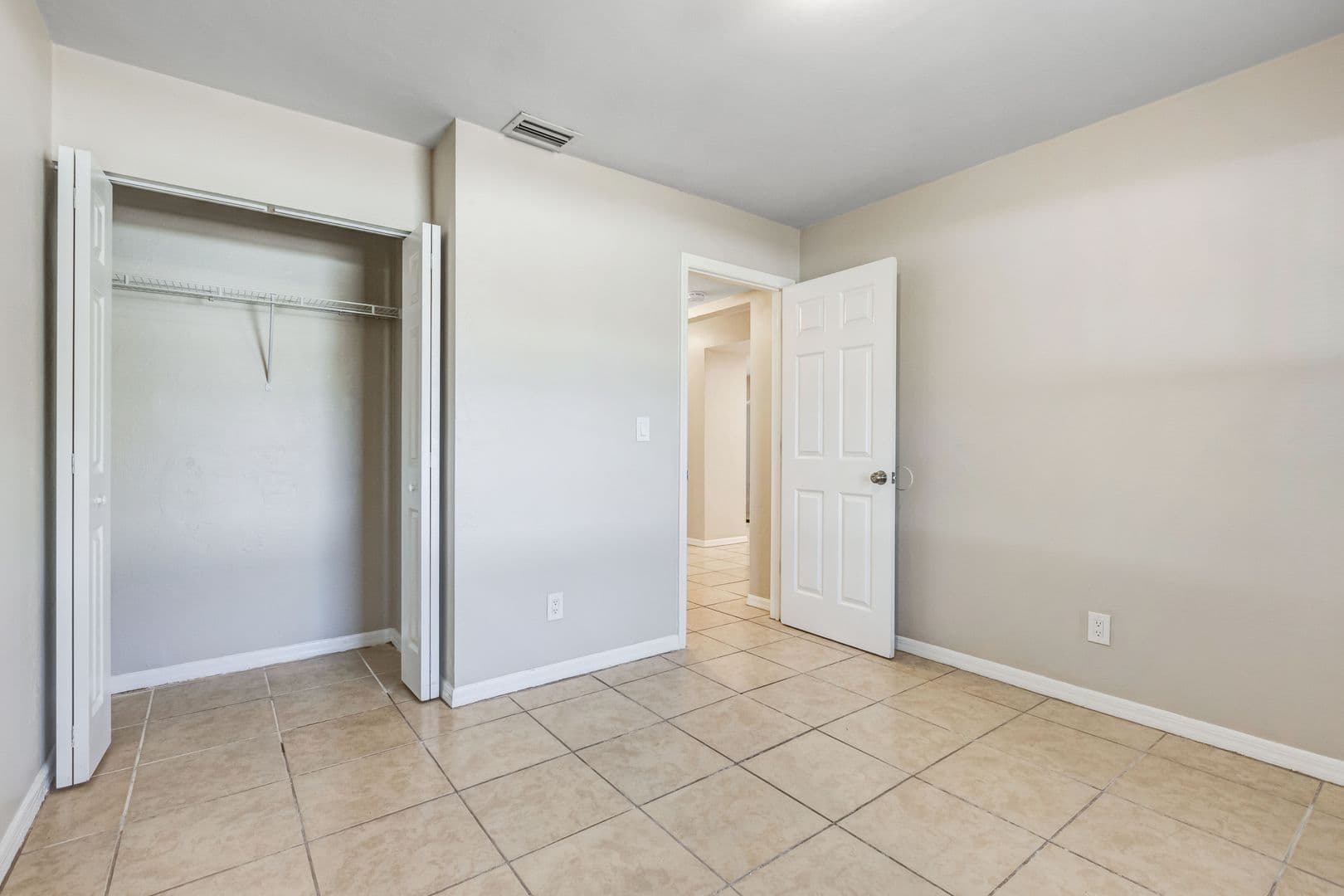 Naples Apartment: 5270 16th Pl SW