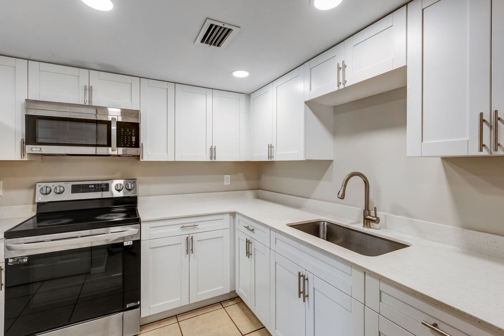Naples Apartment: 5270 16th Pl SW