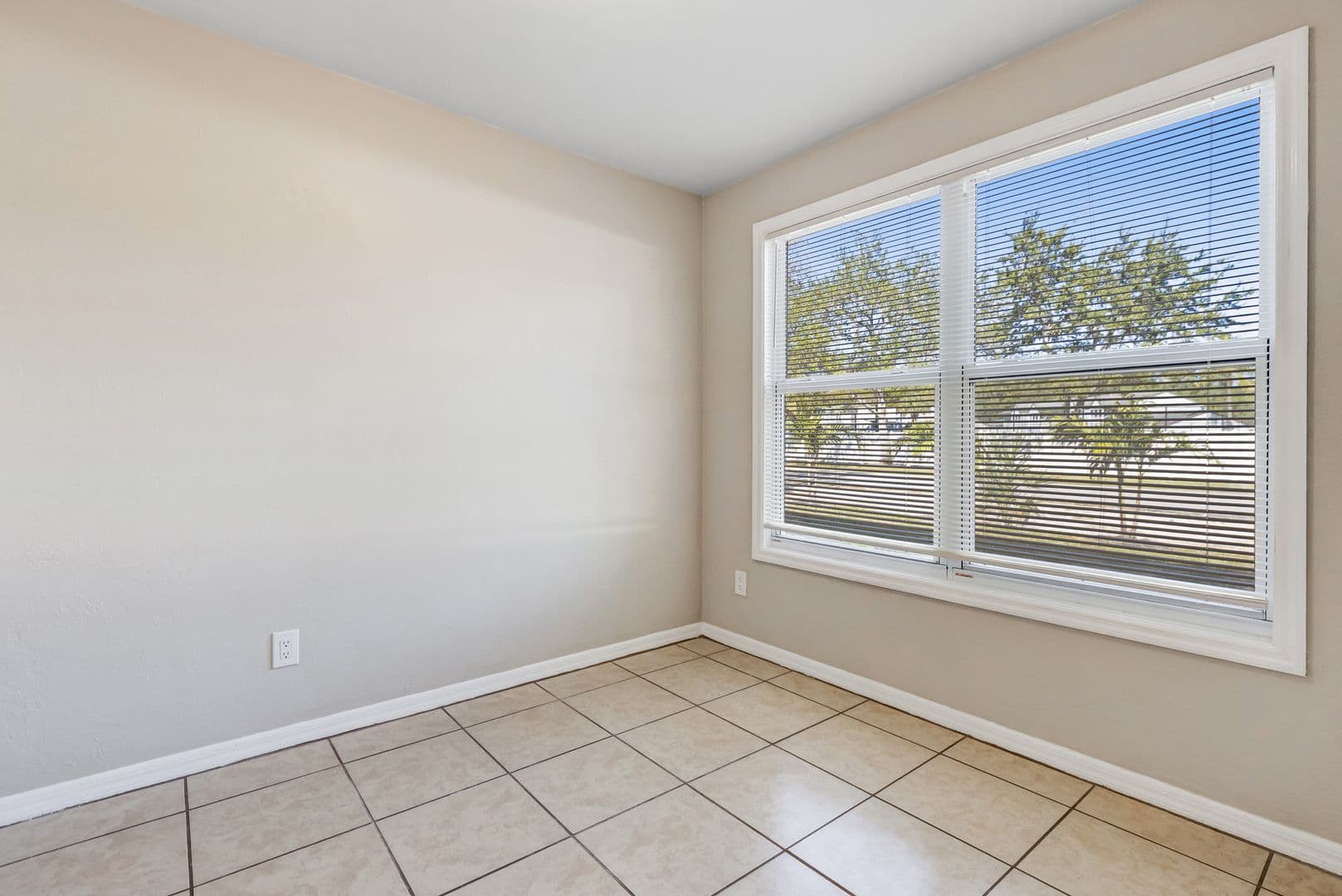 Naples Apartment: 5270 16th Pl SW