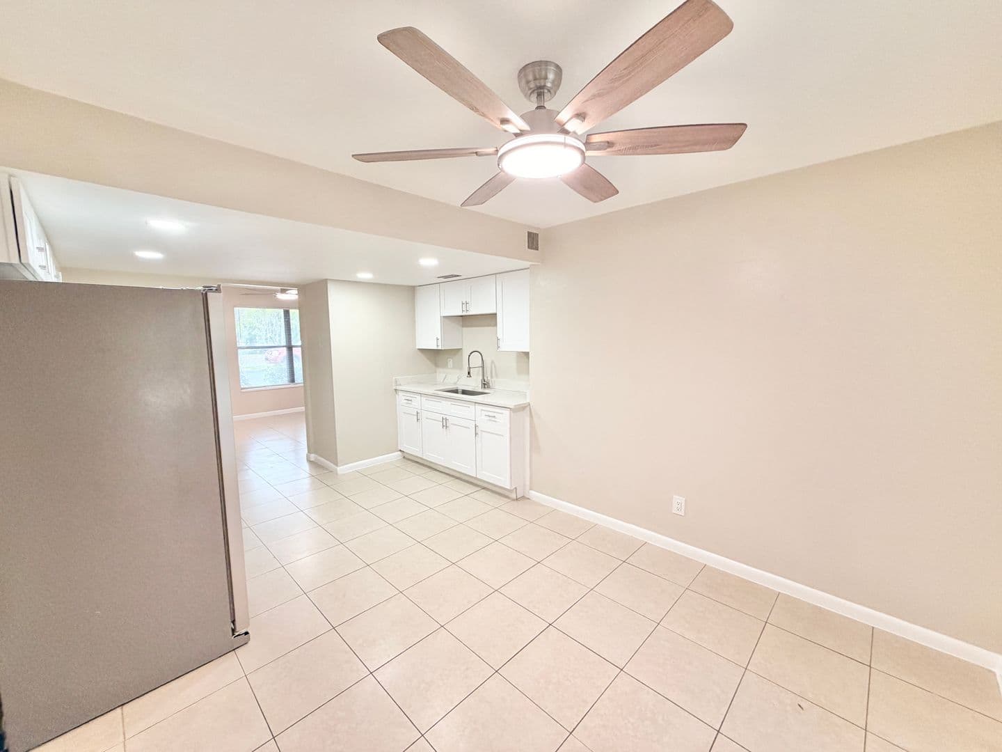 Naples Apartment: 2281 Sunshine Blvd