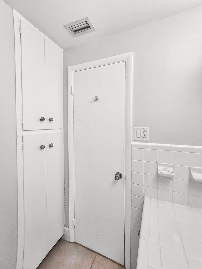 Naples House: 1189 Royal Palm Drive