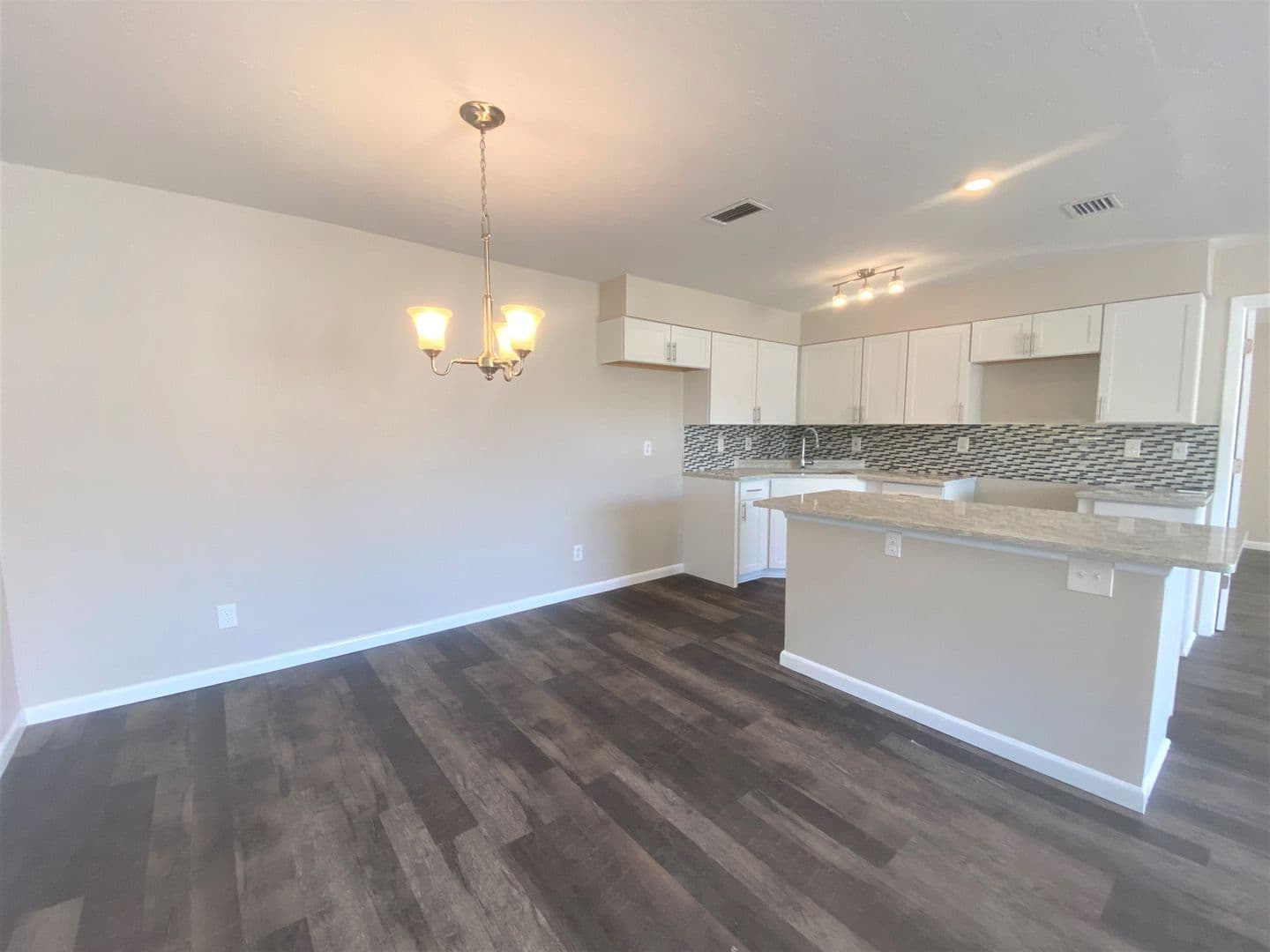 Naples Apartment: 2923 Gordon St