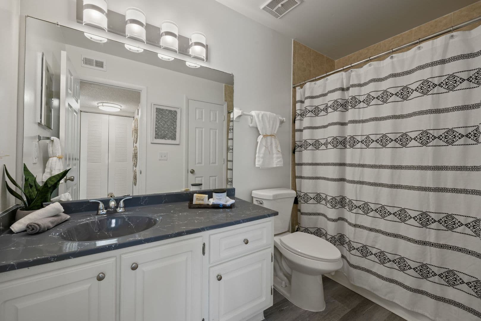 Naples Apartment: 4539 Coral Palms Ln