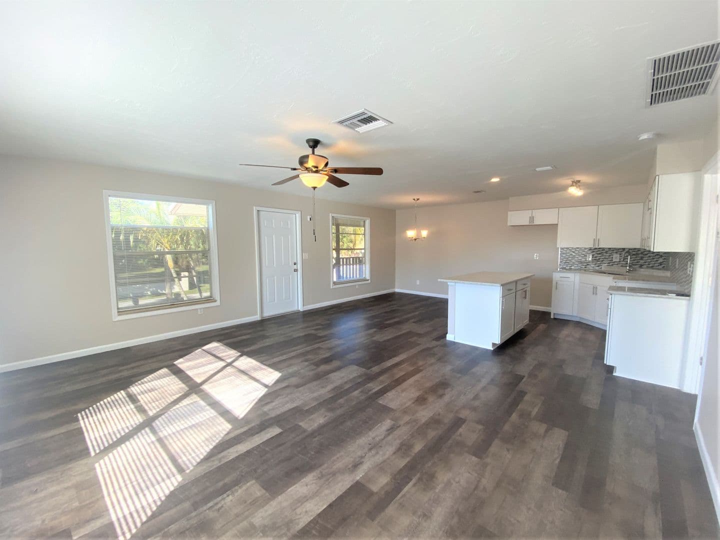 Naples Apartment: 2923 Gordon St