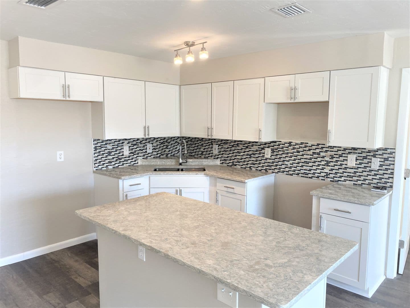 Naples Apartment: 2923 Gordon St