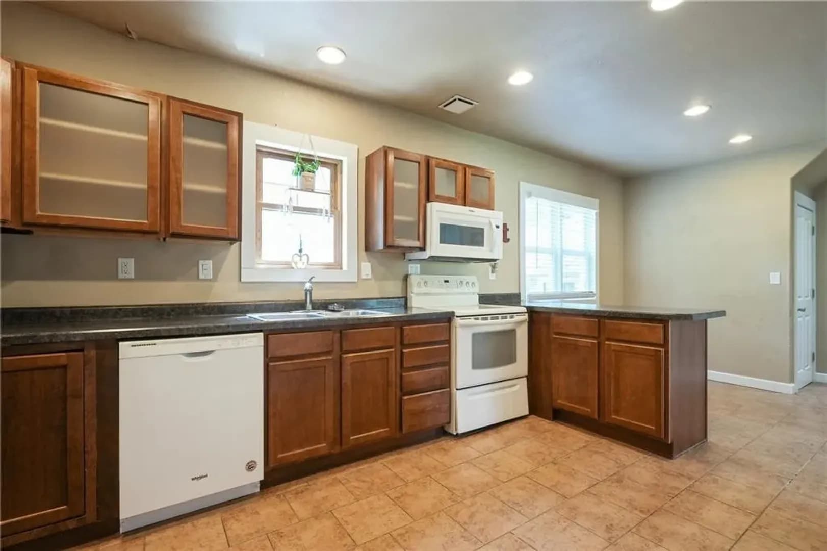 Cedar Rapids House: 824 Center Point Rd NE