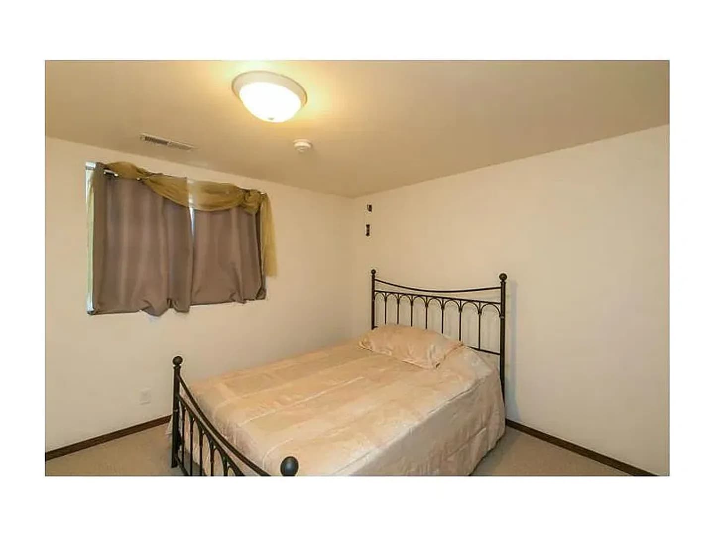 Iowa City House: 894 McCollister Ct