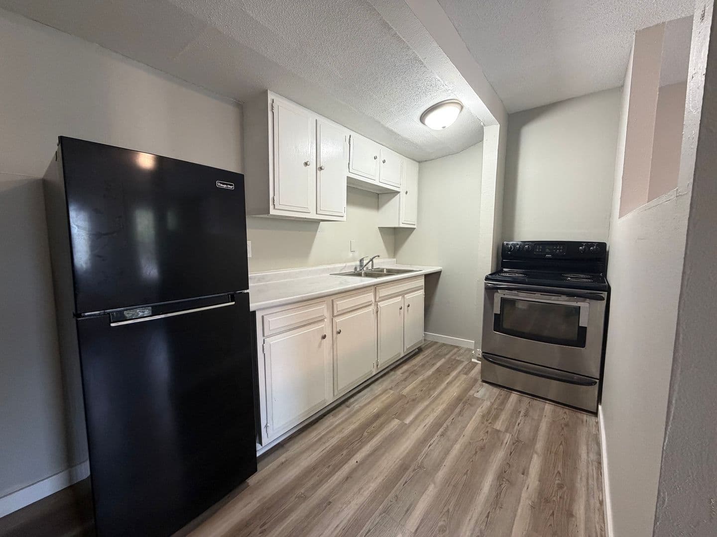 Lisbon Apartment: 209 W Main St.