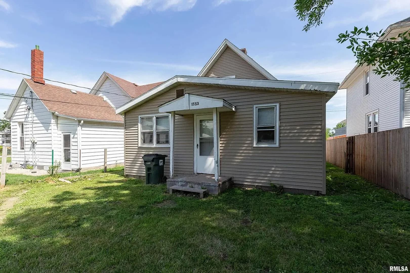 Davenport Apartment: 1553 W 17th St