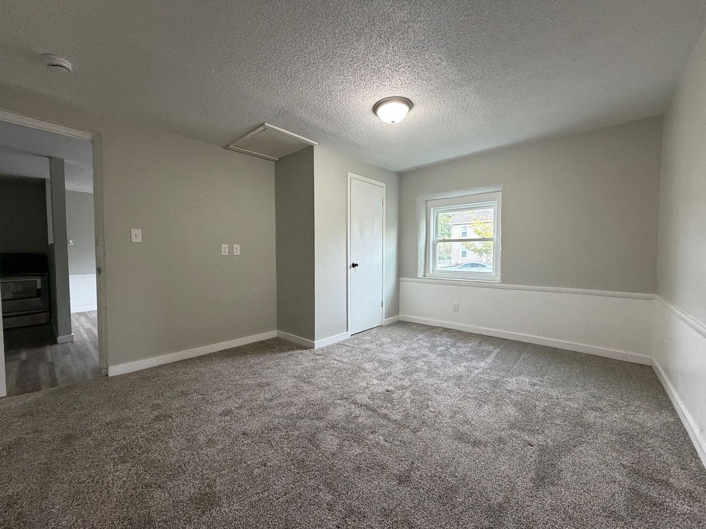 Lisbon Apartment: 209 W Main St.