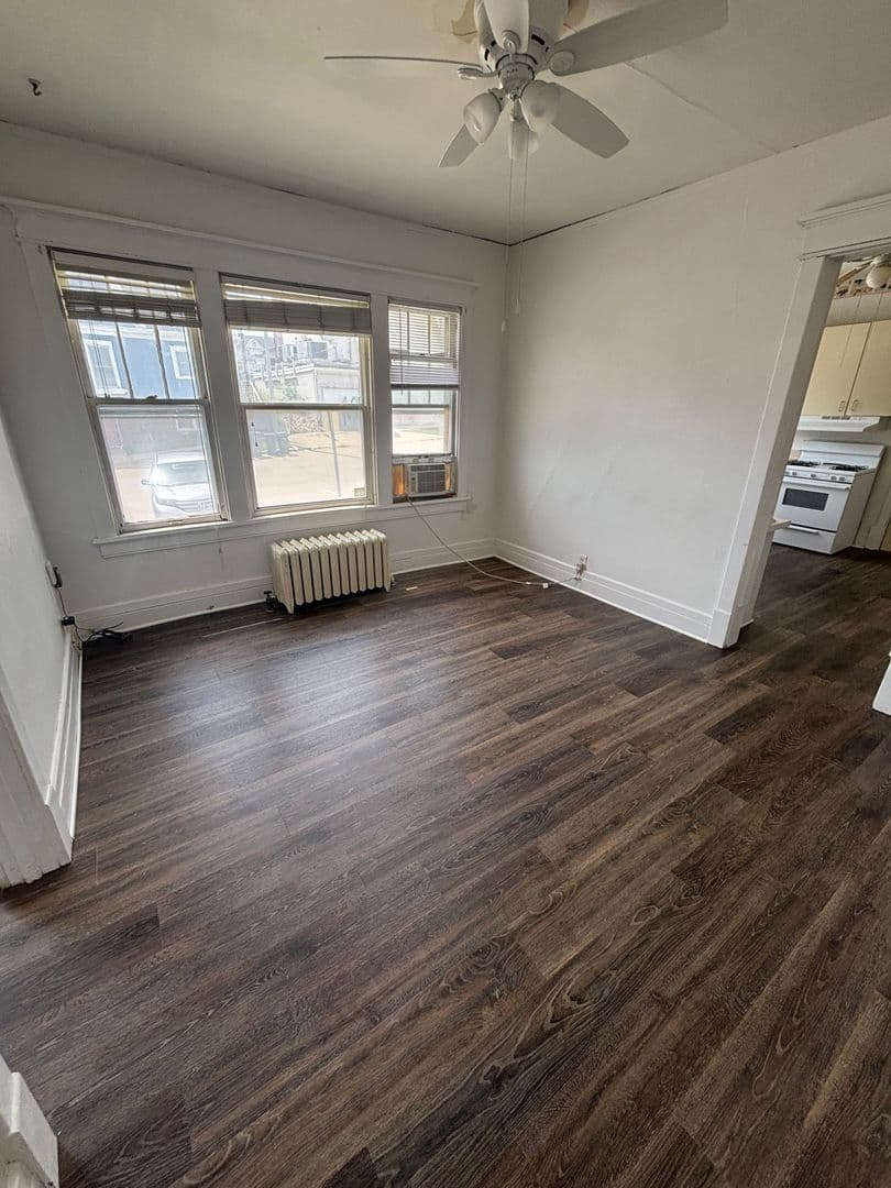 Cedar Falls Apartment: 2221 Olive St