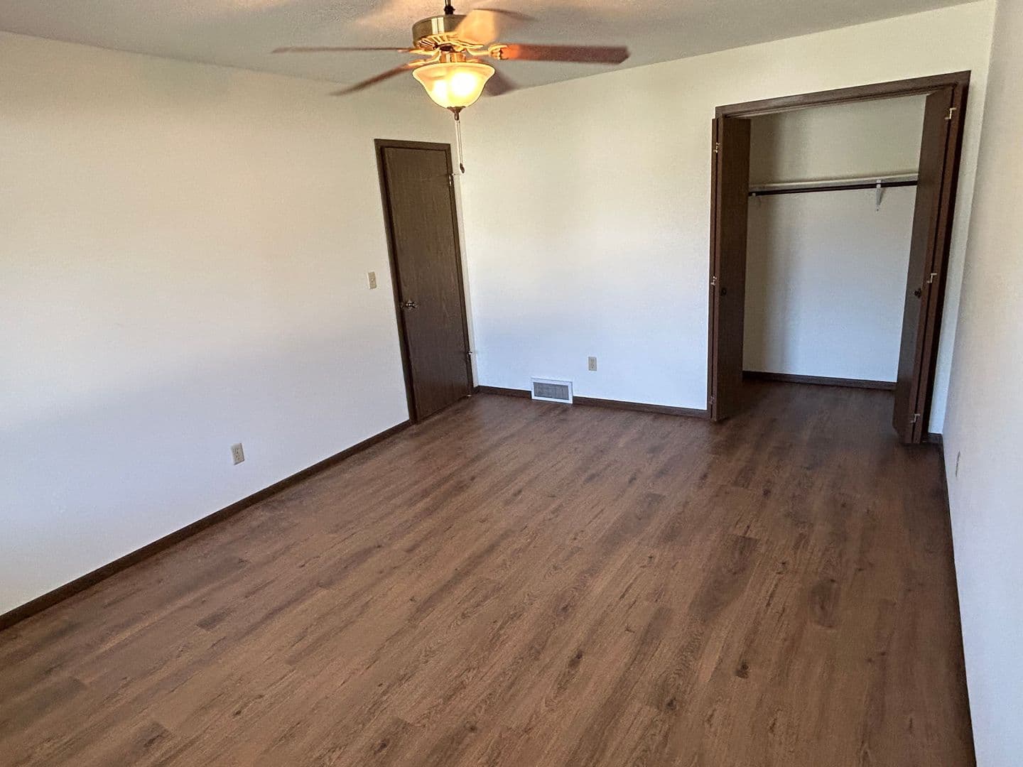 Waterloo Apartment: 1050 - 1110 Oleson Road