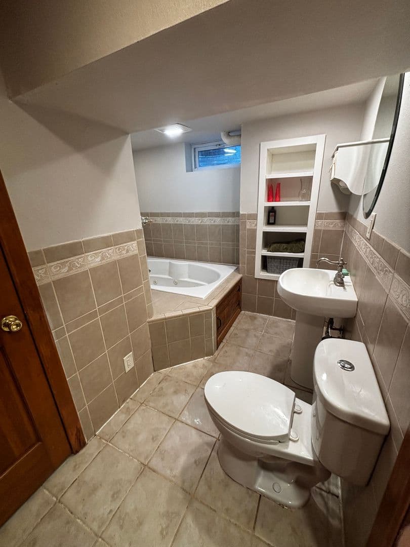 Cedar Falls House: 3716 Knoll Ridge Dr