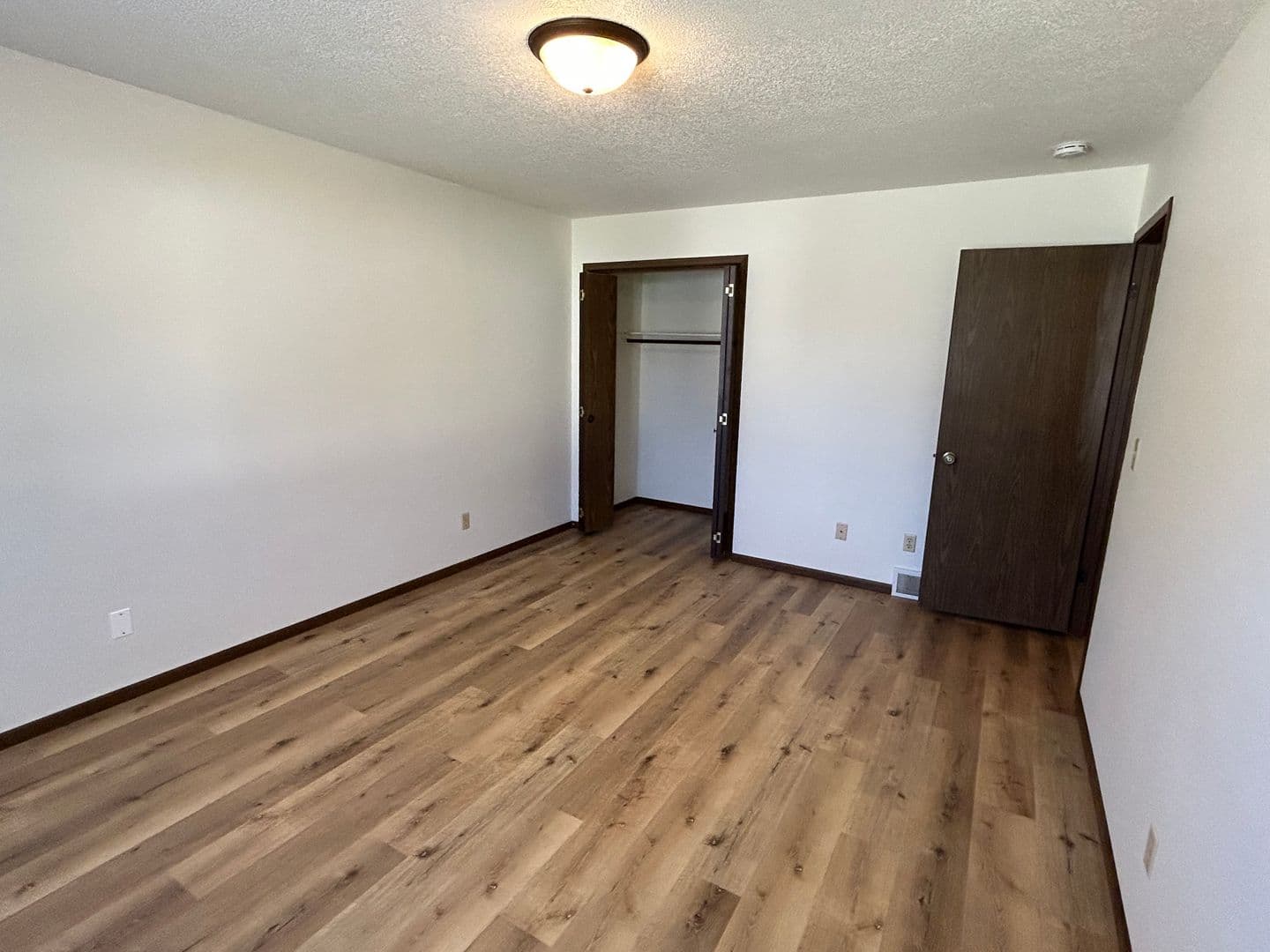 Waterloo Apartment: 1050 - 1110 Oleson Road