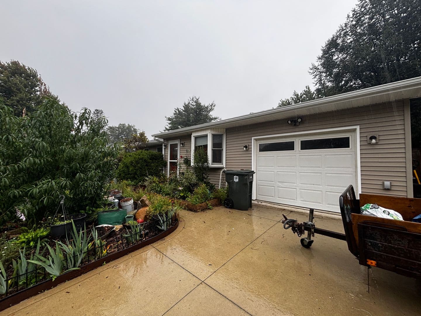 Cedar Falls House: 3716 Knoll Ridge Dr