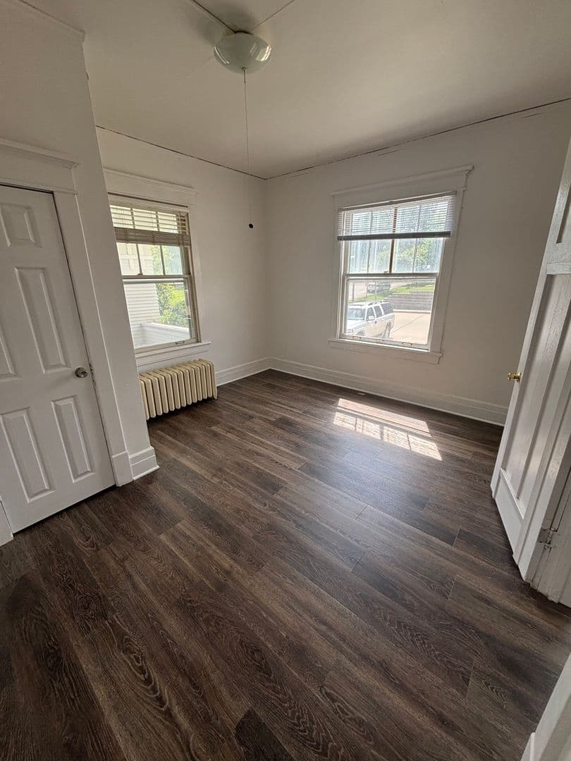 Cedar Falls Apartment: 2221 Olive St