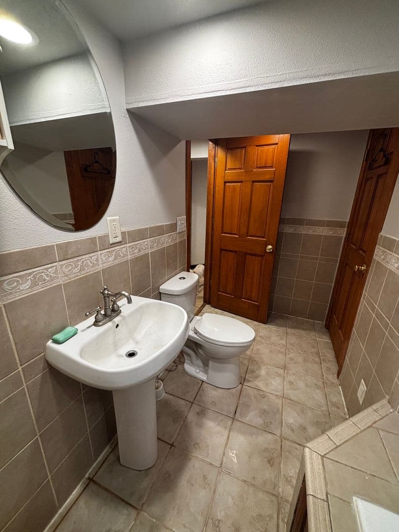 Cedar Falls House: 3716 Knoll Ridge Dr