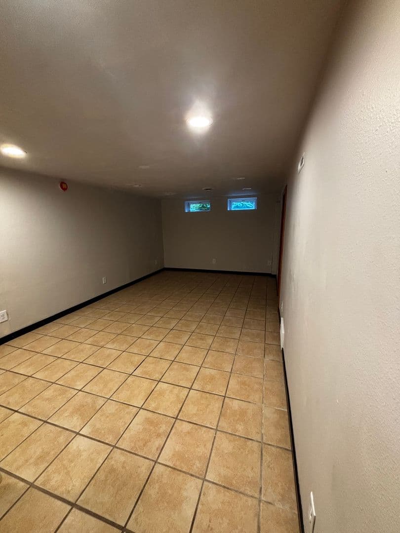 Cedar Falls House: 3716 Knoll Ridge Dr