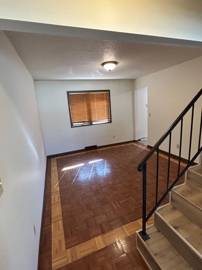 Waterloo Apartment: 1050 - 1110 Oleson Road