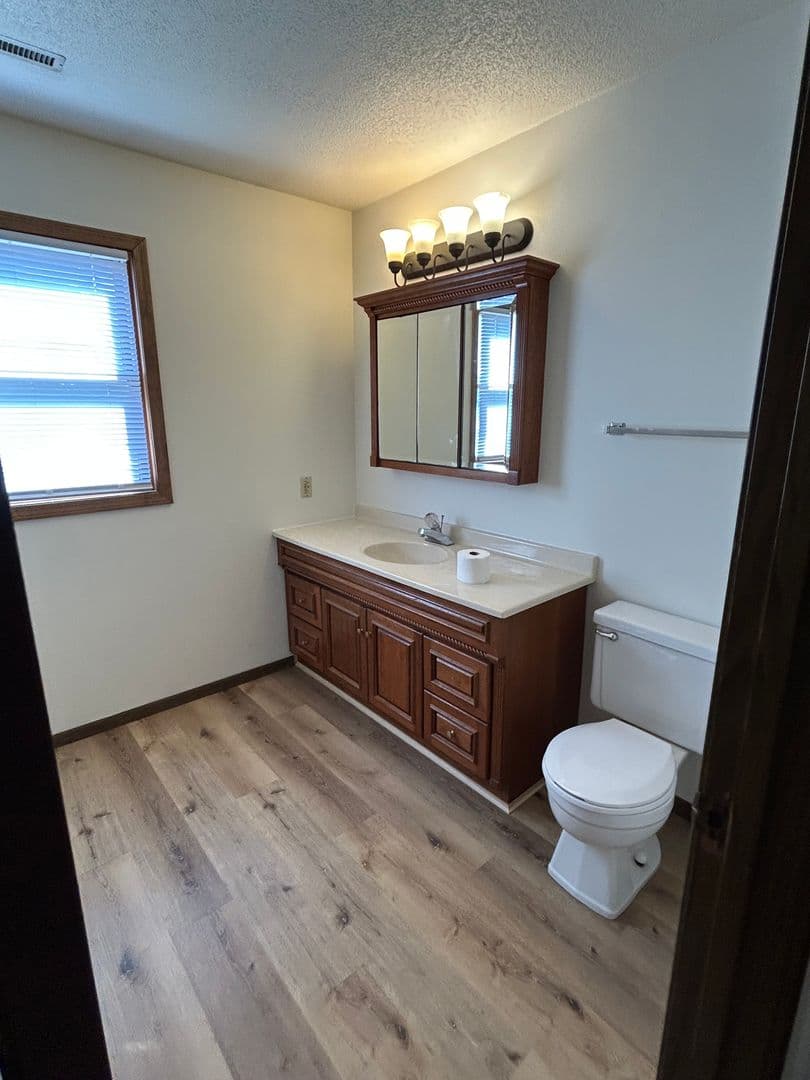 Waterloo Apartment: 1050 - 1110 Oleson Road