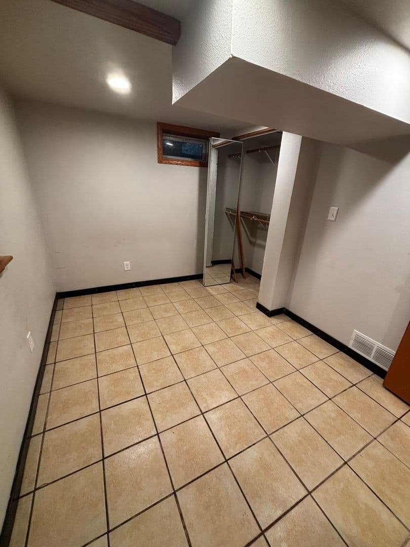 Cedar Falls House: 3716 Knoll Ridge Dr