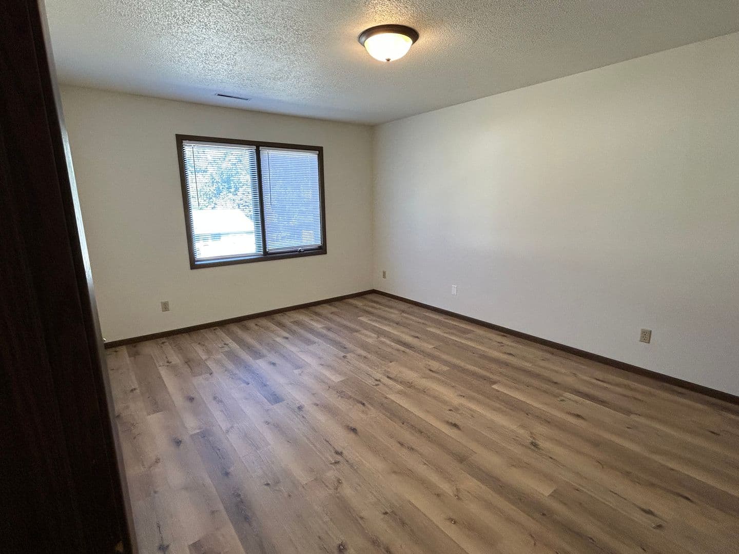 Waterloo Apartment: 1050 - 1110 Oleson Road