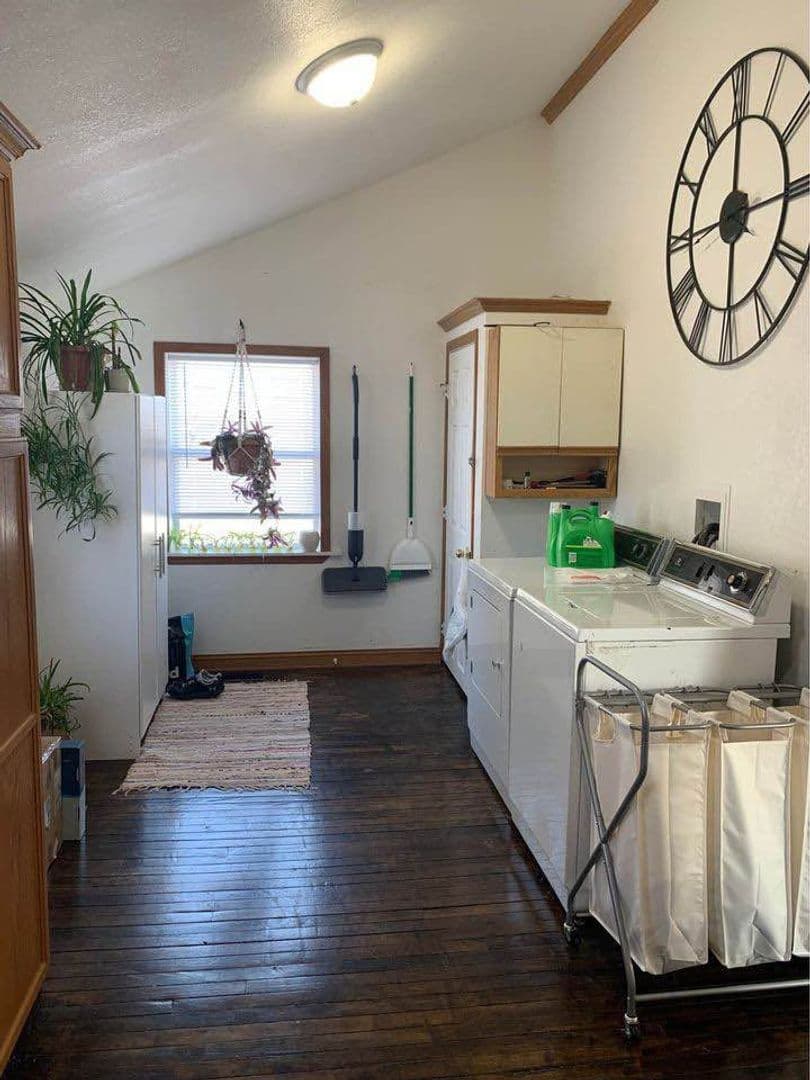 La Porte City House: 5602 Miller Creek Rd.