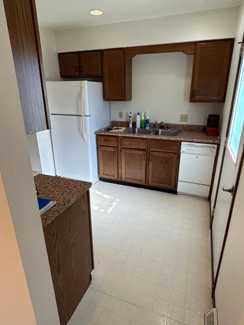 Waterloo Apartment: 1050 - 1110 Oleson Road