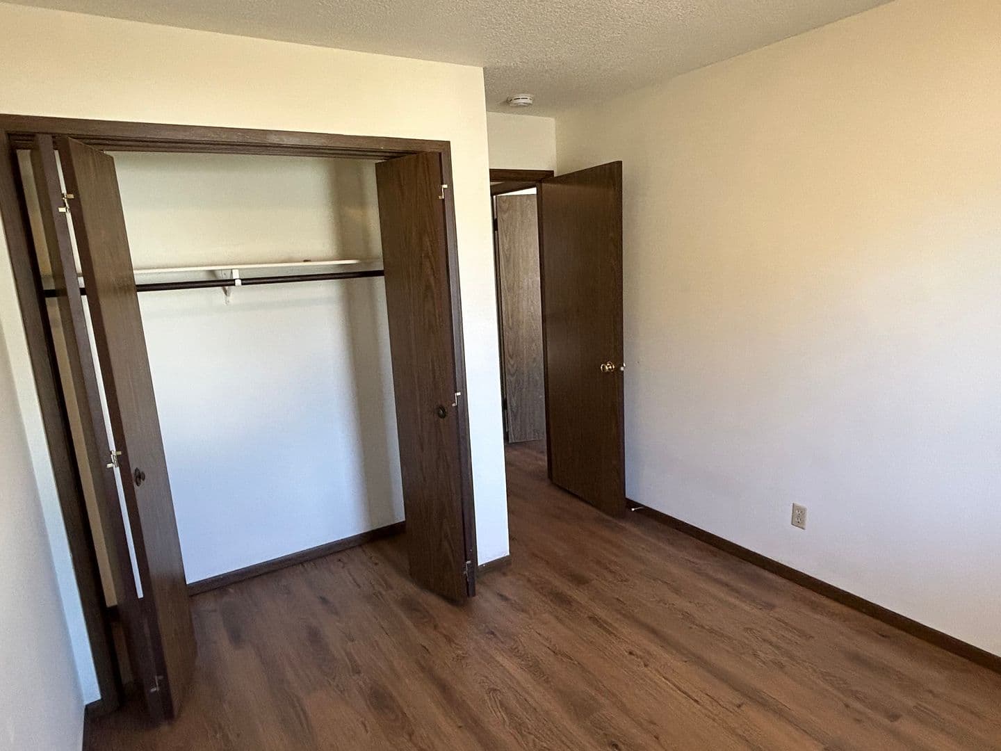 Waterloo Apartment: 1050 - 1110 Oleson Road